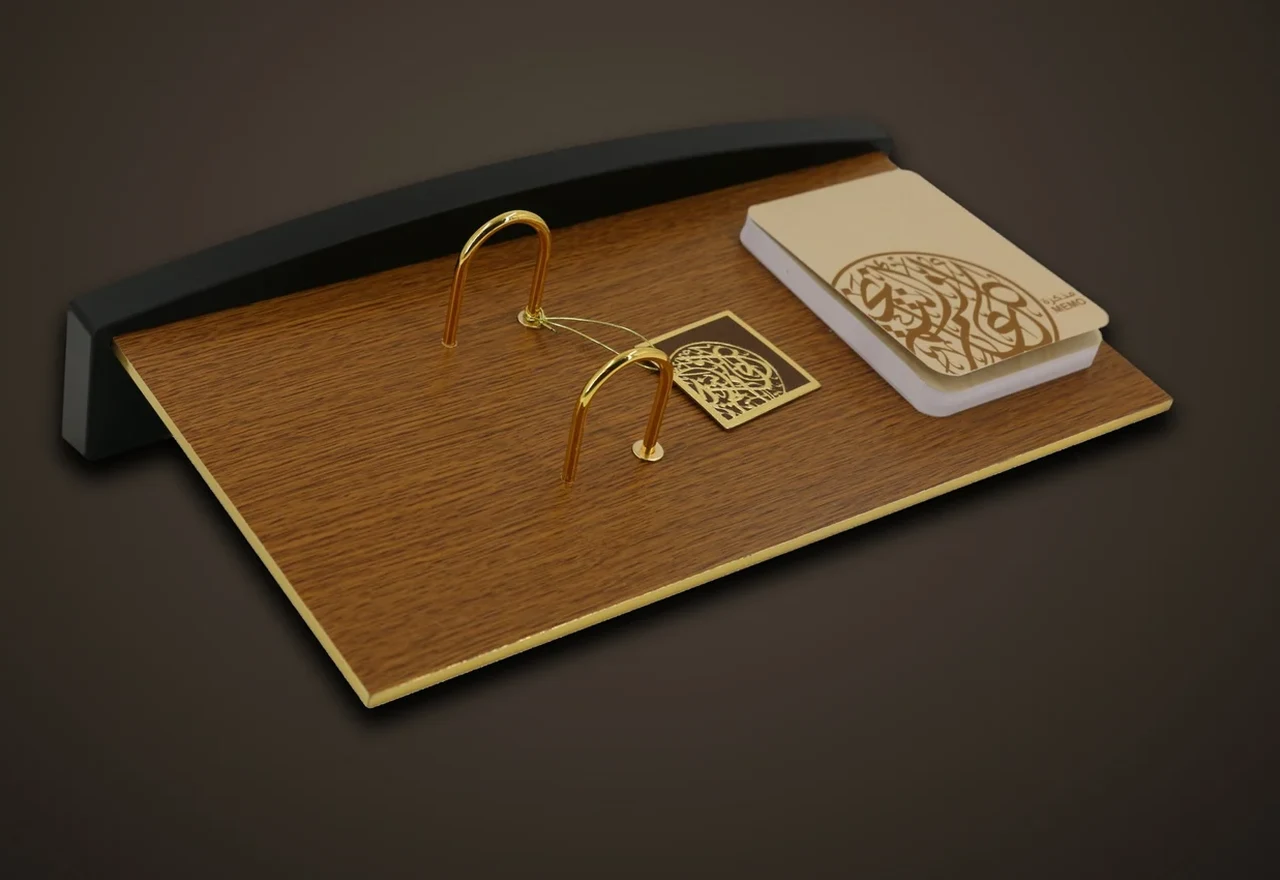Desk calendar in wood veneer with memo pad, item 81467 K · 81467 B
