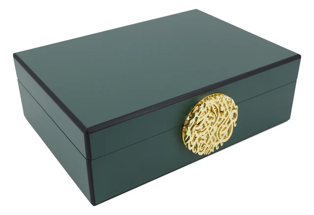 Lacquer Medallion Box, item MON 116