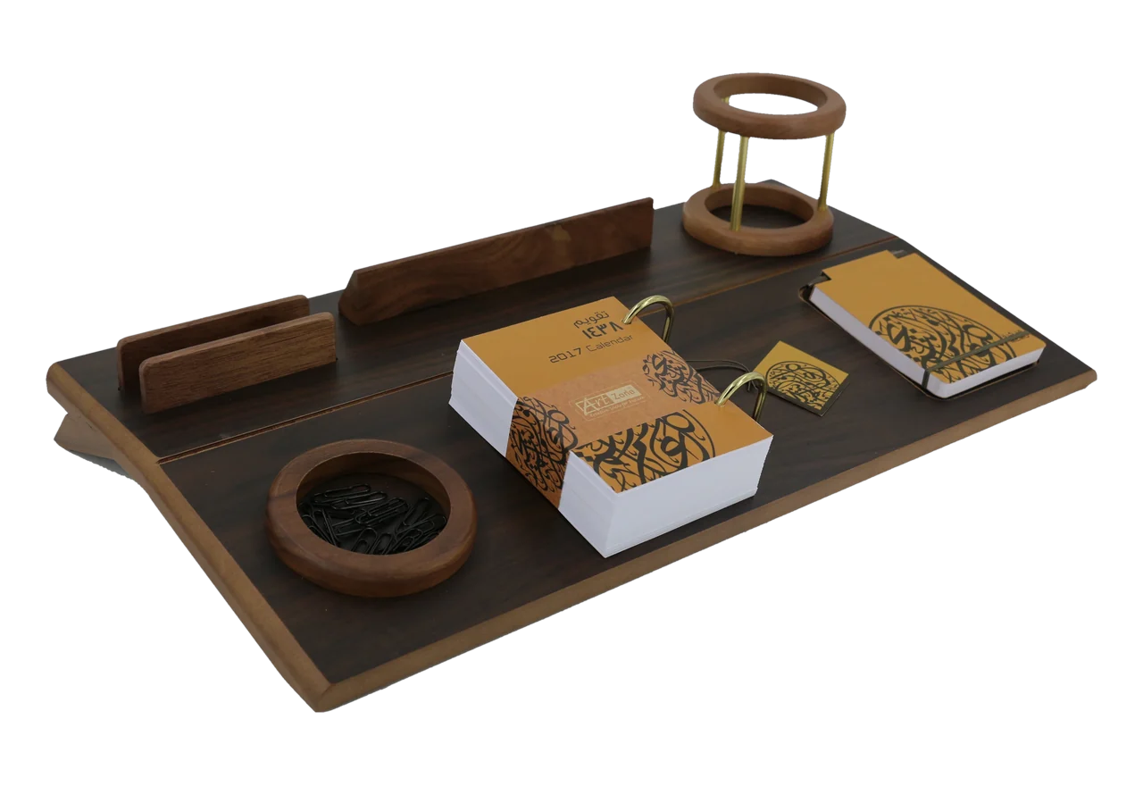 Dark wood calendar set with ring stand, Front