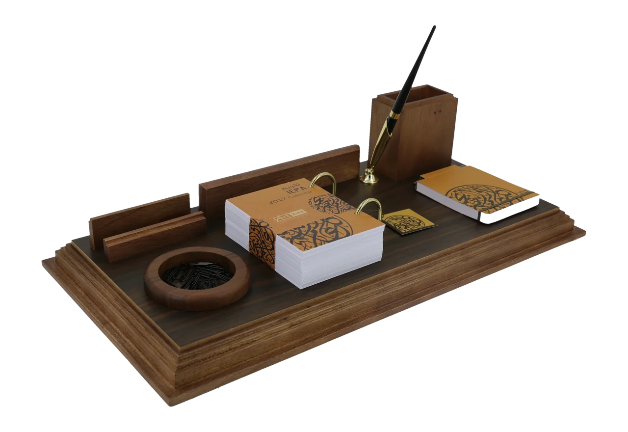 Dark calendar set with walnut frame, Front