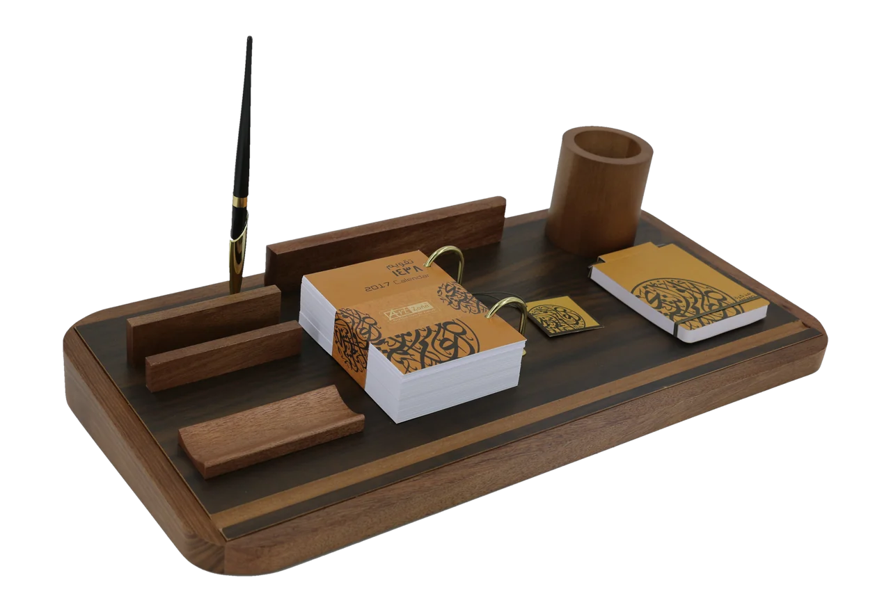 Calendar set with rounded edge base, item 17EC07